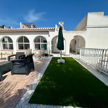 Дом отдыха With Pool, Chill-out & Bbq