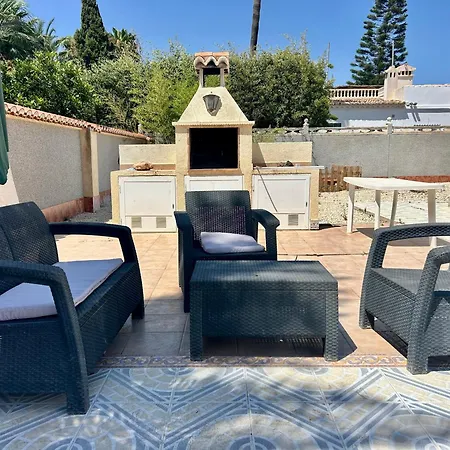 With Pool, Chill-out & Bbq Дом отдыха *