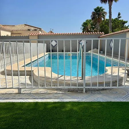 With Pool, Chill-out & Bbq Feriehus *