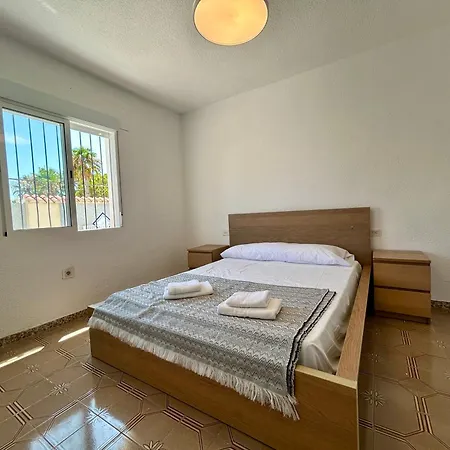 Дом отдыха With Pool, Chill-out & Bbq