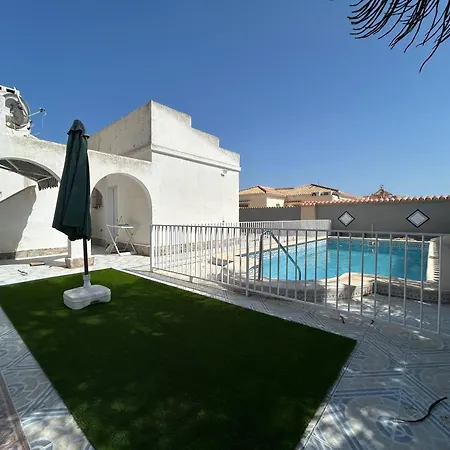 With Pool, Chill-out & Bbq Feriehus Torrevieja