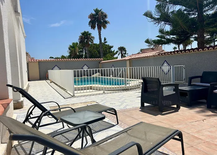 Holiday home With Pool, Chill-out & Bbq