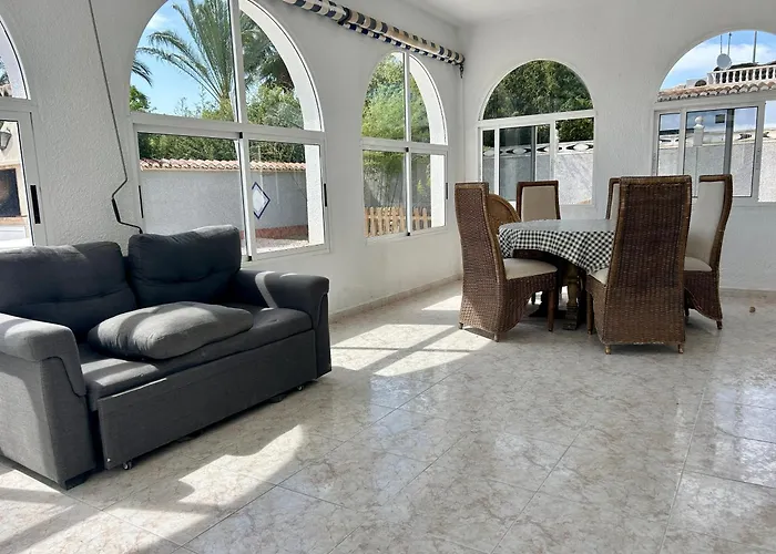 Holiday home With Pool, Chill-out & Bbq Torrevieja