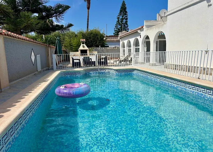 Nyaraló With Pool, Chill-out & Bbq